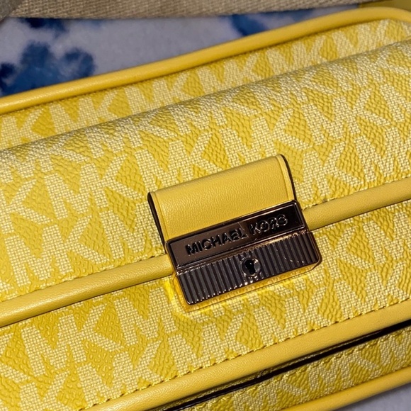 🎈Michael Kors Bradshaw Crossbody Camera Bag - Picture 5 of 10